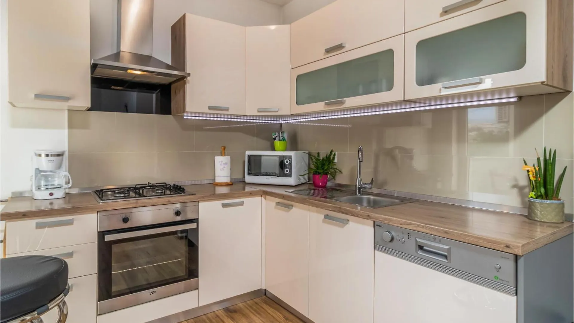 2 Bedroom Gorgeous Apartment In Novi Vinodolski 0*,