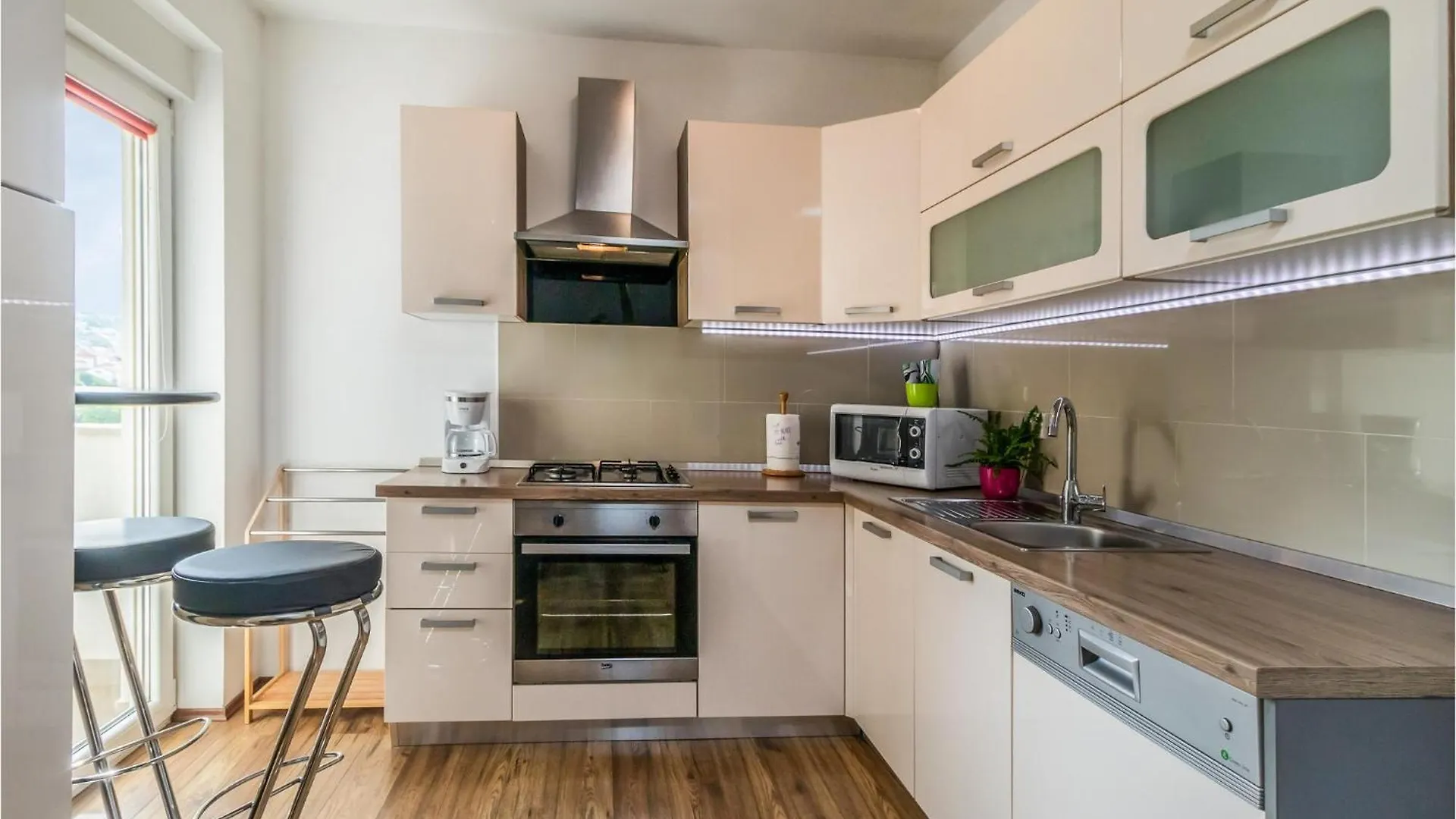 2 Bedroom Gorgeous Apartment In Novi Vinodolski