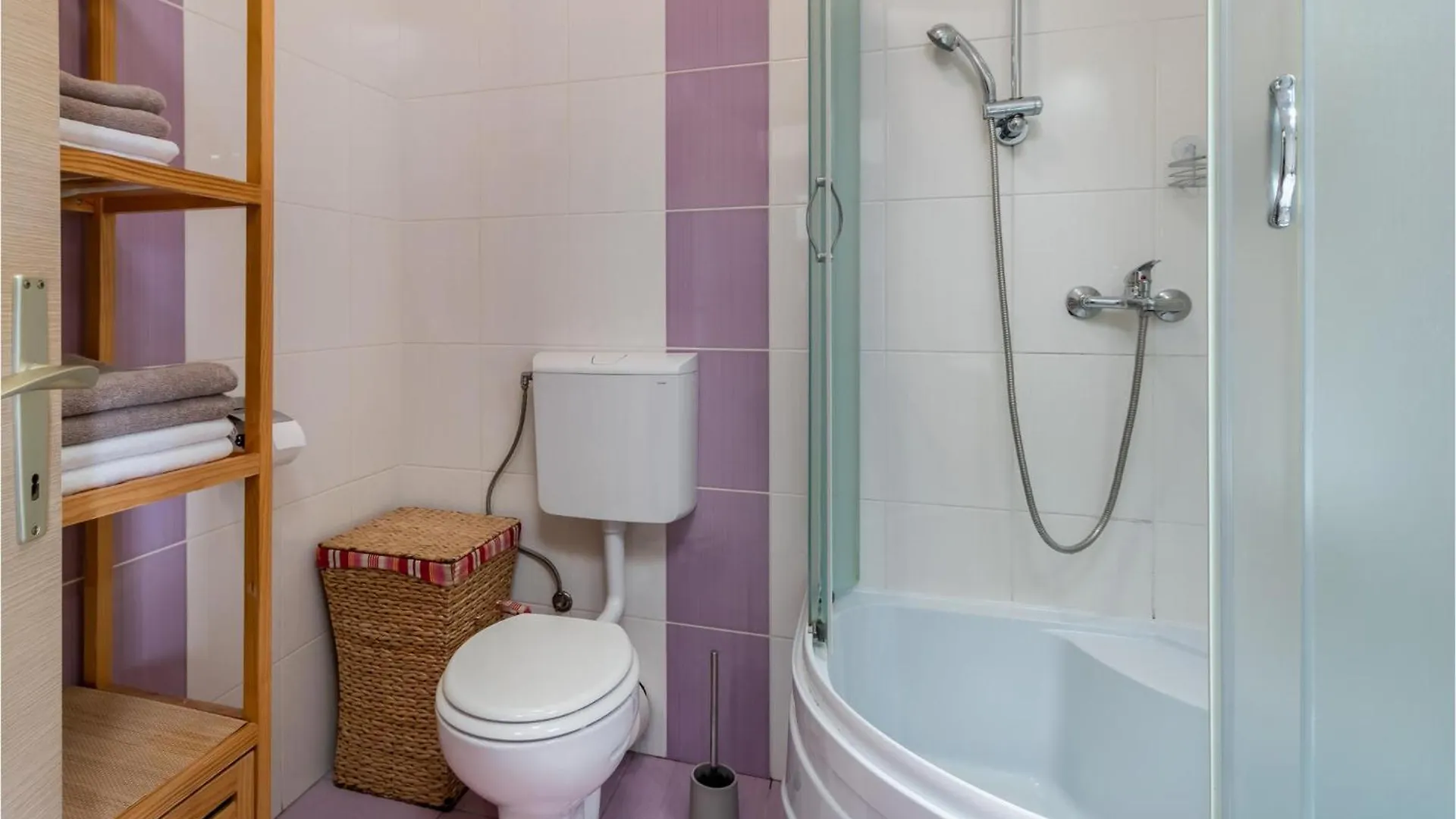 2 Bedroom Gorgeous Apartment In Novi Vinodolski 0*,